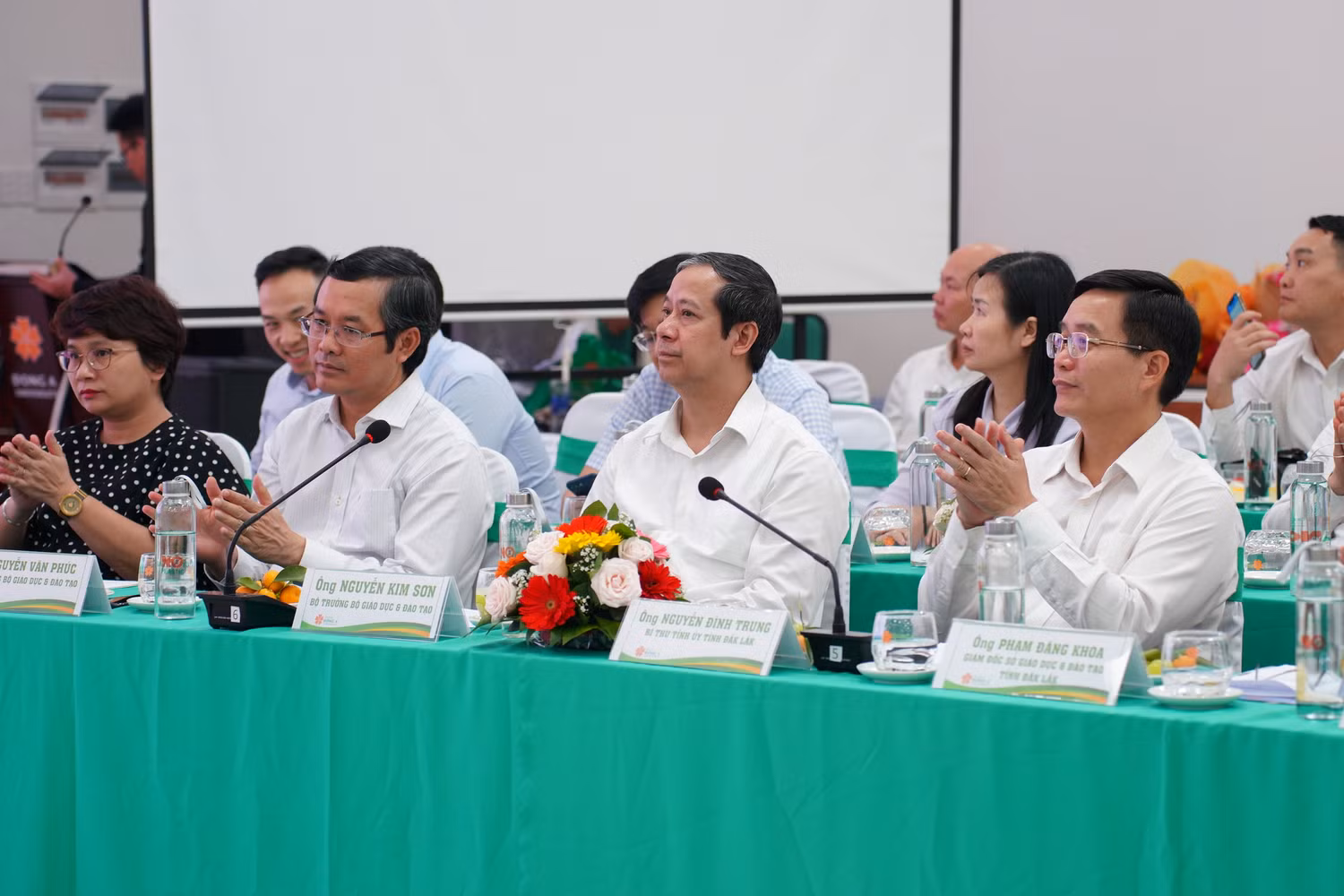 Đoàn công tác Bộ Giáo dục và Đào tạo về làm việc tại Trường Đại học Đông Á. Đoàn công tác Bộ Giáo dục và Đào tạo về làm việc tại Trường Đại học Đông Á.