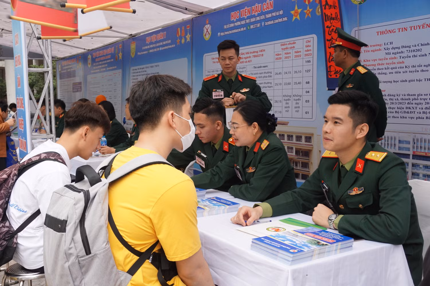 Năm 2024, mức điểm sàn nhận hồ sơ xét tuyển vào các trường quân đội với hệ đại học dao động từ 15 đến 24 điểm, hệ cao đẳng từ 14 đến 16 điểm. Ảnh minh họa: Nguyên Phương