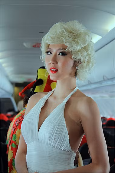 Ngọc Quyên với kiểu tóc ấn tượng của cô đào nổi tiếng Marilyn Monroe