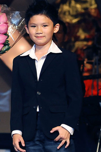 Beckham Bằng Phương, tên của cậu cả nhà Bằng Kiều được ghép tên lót của mẹ và của bố. Beckham Bằng Phương, tên của cậu cả nhà Bằng Kiều được ghép tên lót của mẹ và của bố.