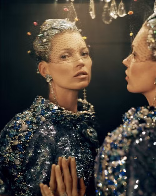 Kate Moss xuất hiện trên tạp chí Vogue số báo tháng 4/2012 với hình tượng lạnh lùng, bí ẩn mà quý phái.