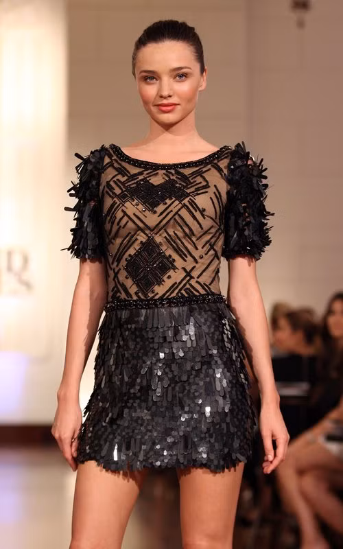 Miranda Kerr tự tin khoe dáng trên sàn catwalk tại Sydney, Úc hôm 15/2. Cô diện bộ sưu tập thu đông 2012 của nhà thiết kế Kirrily Johnston. Miranda Kerr tự tin khoe dáng trên sàn catwalk tại Sydney, Úc hôm 15/2. Cô diện bộ sưu tập thu đông 2012 của nhà thiết kế Kirrily Johnston.