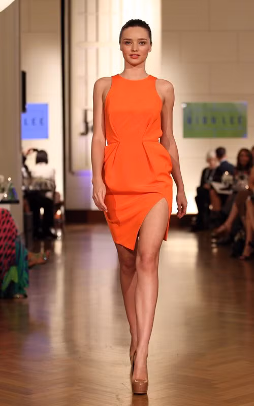 Miranda Kerr tiết lộ trước buổi catwalk rằng, cô thích làm người mẫu thời trang hơn là người mẫu áo tắm. Miranda Kerr tiết lộ trước buổi catwalk rằng, cô thích làm người mẫu thời trang hơn là người mẫu áo tắm.