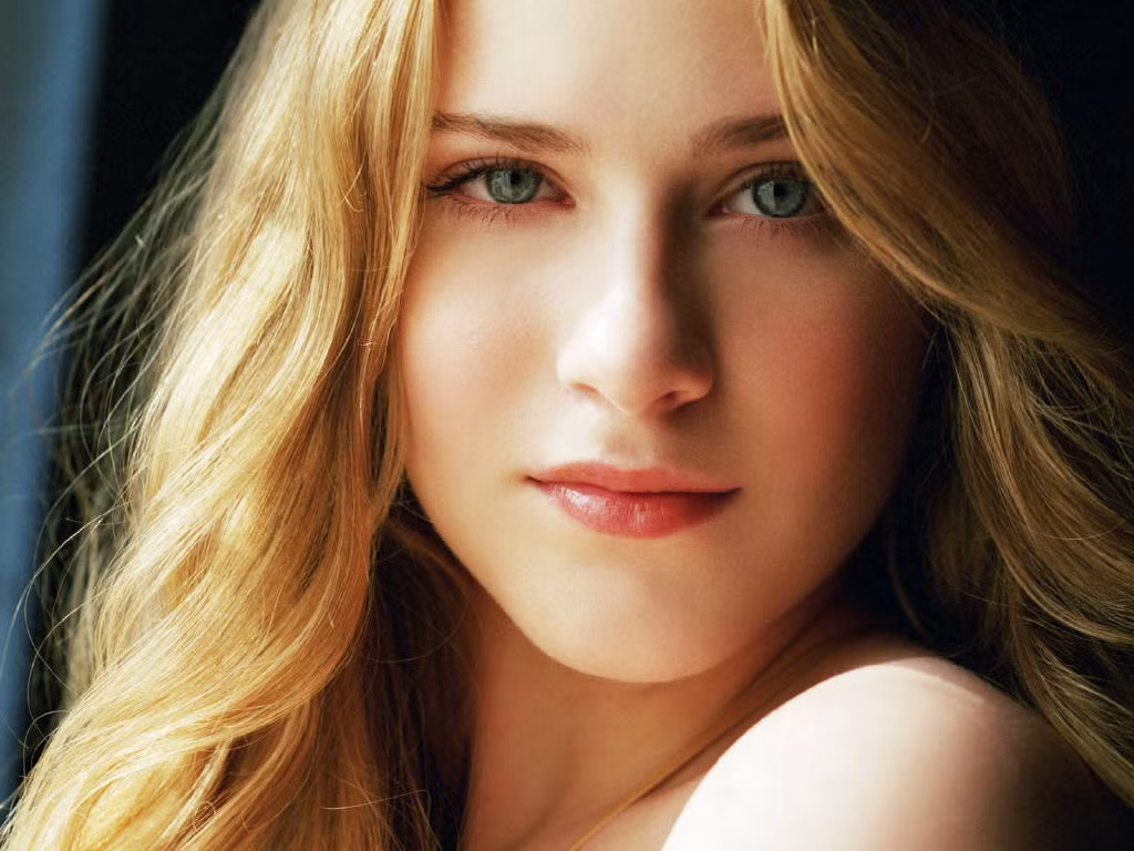 Evan Rachel Wood: "Thật là một ngày đau buồn, đặc biệt là với gia đình của Whitney Houston. Gửi tới họ lời chia buồn cảm thương nhất"'. Evan Rachel Wood: "Thật là một ngày đau buồn, đặc biệt là với gia đình của Whitney Houston. Gửi tới họ lời chia buồn cảm thương nhất"'.