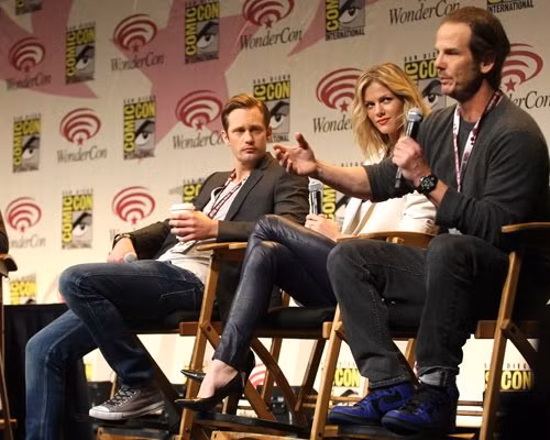 Alexander Skarsgard và Brooklyn Decker cùng đạo diễn Peter Berg xuất hiện ở WonderCon ở Anaheim, California hôm thứ Bảy để giới thiệu bộ phim mới "Battleship" của họ. Ngoài ra, đạo diễn Berg tiết lộ rằng rất có thể Taylor Kitsch, Rihanna và Liam Neeson cũng tham gia đóng phim, Alexander Skarsgard và Brooklyn Decker cùng đạo diễn Peter Berg xuất hiện ở WonderCon ở Anaheim, California hôm thứ Bảy để giới thiệu bộ phim mới "Battleship" của họ. Ngoài ra, đạo diễn Berg tiết lộ rằng rất có thể Taylor Kitsch, Rihanna và Liam Neeson cũng tham gia đóng phim,