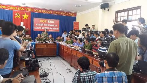 Quang cảnh buổi họp báo thông tin vụ thảm sát vừa diễn ra tại huyện Chơn Thành - tỉnh Bình Phước (Ảnh: Thế Quân)
