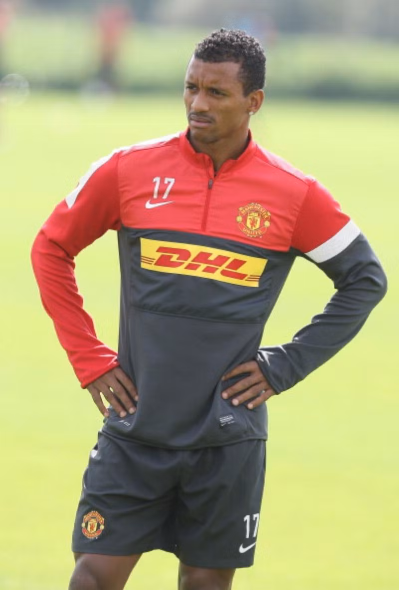Ngay trong mùa hè này, trước lẫn sau EURO 2012, đã có rất nhiều thông tin về việc Nani sẽ rời Man Utd để chuyển tới thi đấu cho Juventus. Dù điều này không diễn ra, nhưng nó chỉ là một phần trong câu chuyện về việc đàm phán gia hạn hợp đồng mới của anh. Nó liên tục bị trì hoãn vì rất nhiều lý do, mà theo chính Nani nói là bởi Man Utd thực sự không thiết tha gì khi bước vào những cuộc nói chuyện đó. Ngay trong mùa hè này, trước lẫn sau EURO 2012, đã có rất nhiều thông tin về việc Nani sẽ rời Man Utd để chuyển tới thi đấu cho Juventus. Dù điều này không diễn ra, nhưng nó chỉ là một phần trong câu chuyện về việc đàm phán gia hạn hợp đồng mới của anh. Nó liên tục bị trì hoãn vì rất nhiều lý do, mà theo chính Nani nói là bởi Man Utd thực sự không thiết tha gì khi bước vào những cuộc nói chuyện đó.