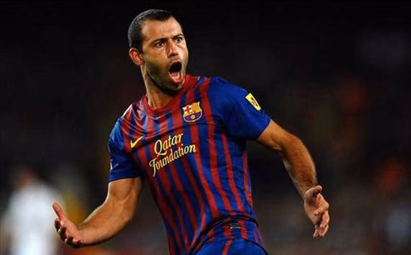 8. Barcelona đã sẵn sàng để chìa cho Javier Mascherano một bản hợp đồng mới với thời hạn đến 2016. Tuyển thủ Argentina này gia nhập Nou Camp năm 2010 và trở thành một cầu thủ chính thức ở vị trí trung vệ bất chấp anh được đưa về để thay thế Yaya Toure ở hàng tiền vệ. Đại diện của Mascherano cho hay Giám đốc điều hành của Barca, ông Andoni Zubizarreta đã đưa ra tín hiệu rằng Barca sẽ giữ Mascherano lại lâu dài và hợp đồng mới sẽ được ký kết sau kỳ nghỉ hè 2012 này.