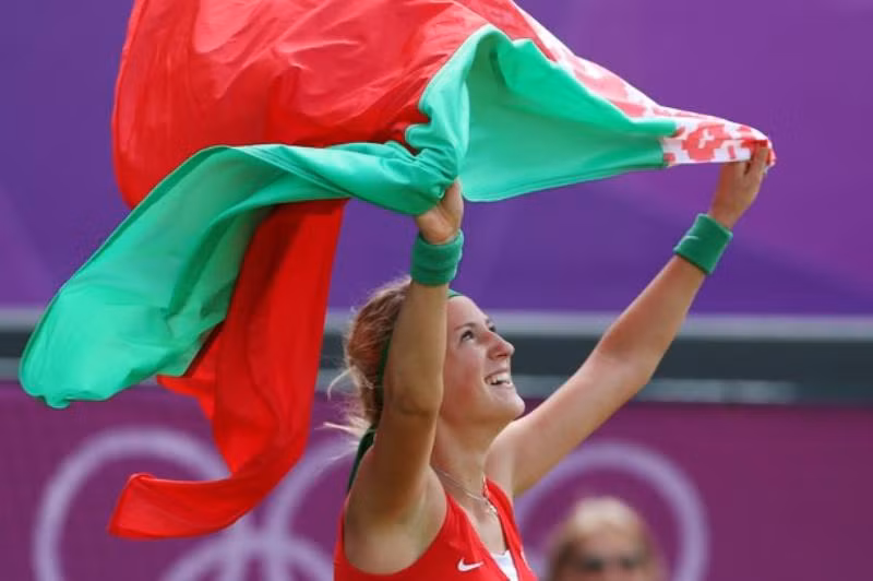 Trước đó, hạt giống số 1 Victoria Azarenka của Belarus đánh bại hạt giống số 14 Maria Kirilenko của Nga với tỷ số 6-3, 6-4 để giành huy chương Đồng. Tuy không vào được chung kết nhưng Azarenka tiếp tục đứng đầu bảng xếp hạng ATP vì Sharapova thất bại trước Serena Williams.