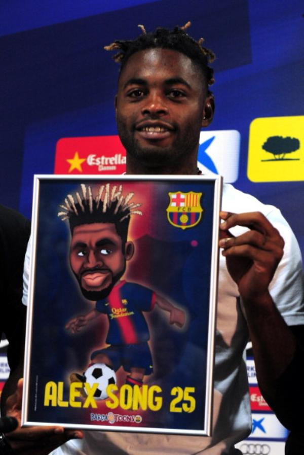 10. Alex Song (Cameroon, tiền vệ, 24 tuổi) – từ Arsenal tới Barcelona, 16,5 triệu bảng.