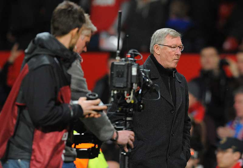 Ngoài sân, Sir Alex Ferguson bậm môi khi thấy các học trò chơi tệ Ngoài sân, Sir Alex Ferguson bậm môi khi thấy các học trò chơi tệ
