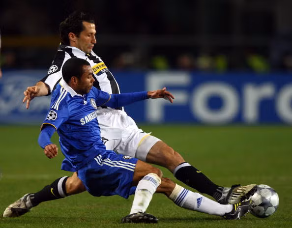 Juventus với 42 trận bất bại tại Serie A cùng hàng tiền vệ 5 người sẽ là trở ngại cực lớn cho Chelsea Juventus với 42 trận bất bại tại Serie A cùng hàng tiền vệ 5 người sẽ là trở ngại cực lớn cho Chelsea