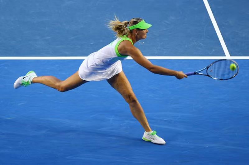 Khi tỷ số của set 1 là 4-3, Azarenka bắt đầu thực hiện những pha lên lưới mạo hiểm và ghi thêm một break point nữa để thắng 6-3 Khi tỷ số của set 1 là 4-3, Azarenka bắt đầu thực hiện những pha lên lưới mạo hiểm và ghi thêm một break point nữa để thắng 6-3