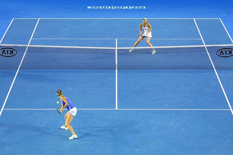 Sự tự tin trở lại với tay vợt người Belarus khi Azarenka vượt lên dẫn trước Sharapova 3-2 nhờ lối đánh phong phú Sự tự tin trở lại với tay vợt người Belarus khi Azarenka vượt lên dẫn trước Sharapova 3-2 nhờ lối đánh phong phú