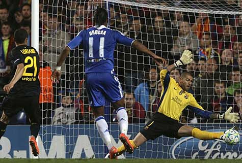 Didier Drrogba tận dụng cơ hội mà Ramires tạo ra để mở tỷ số trận đấu