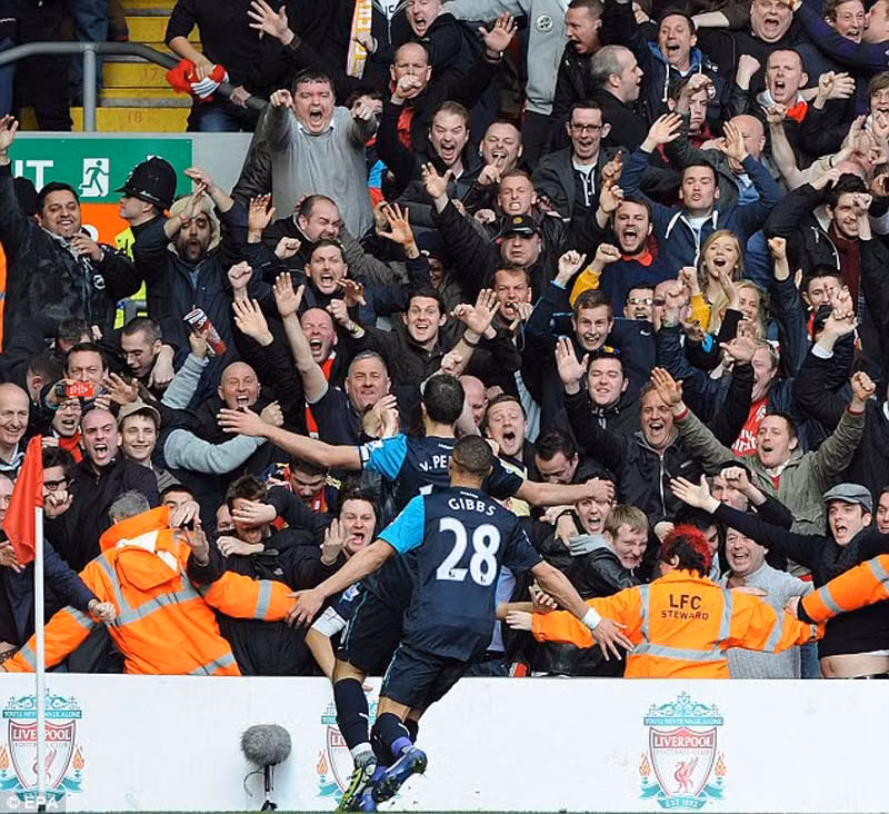 Arsenal ấn định chiến thắng 2-1 sau 90 phút bị Liverpool liên tục gây sức ép