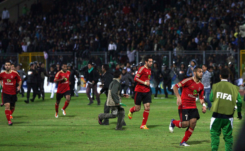Nguyên nhân là do Al-Ahly và Al-Masry là kình địch của nhau, nhưng cũng có thể do nguyên nhân chính trị. Nguyên nhân là do Al-Ahly và Al-Masry là kình địch của nhau, nhưng cũng có thể do nguyên nhân chính trị.