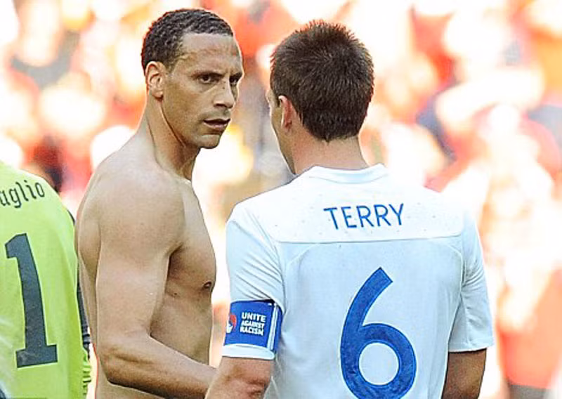 Người đá cặp của Terry, trung vệ dày dạn kinh nghiệm Rio Ferdinand, đã cho biết anh không muốn nhận chiếc băng đội trưởng từ tay kẻ đã xúc phạm em trai mình. Như vậy là một ứng cử viên đã bị gạch tên.