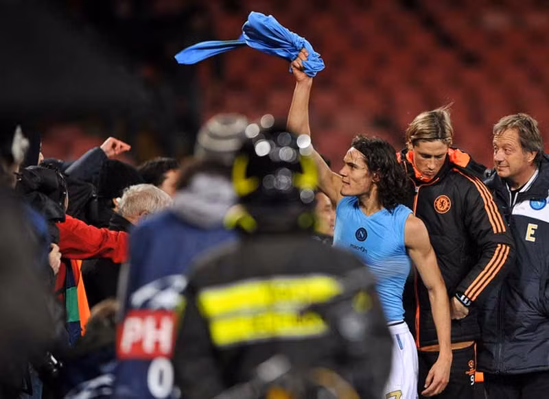 Hy vọng mùa sau Cavani sẽ sang Chelsea chơi bóng, nếu Fernando Torres tiếp tục “mất điện”.