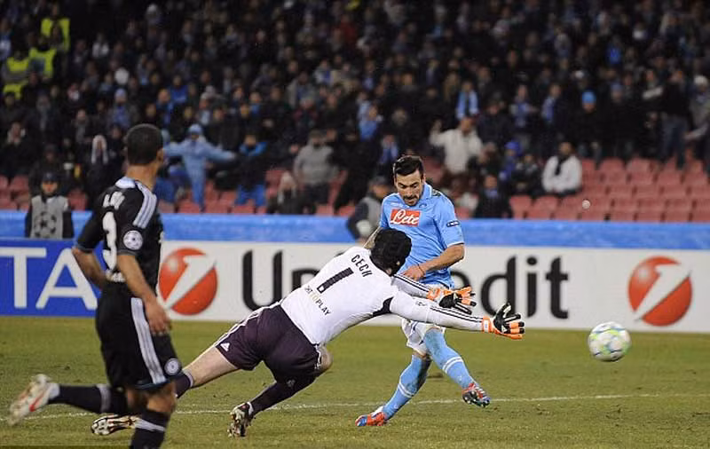 Phút 65, Cavani khiến Petr Cech chạy theo bóng một cách tội nghiệp trước khi đẩy bóng cho Lavezzi kết thúc gọn ghẽ.