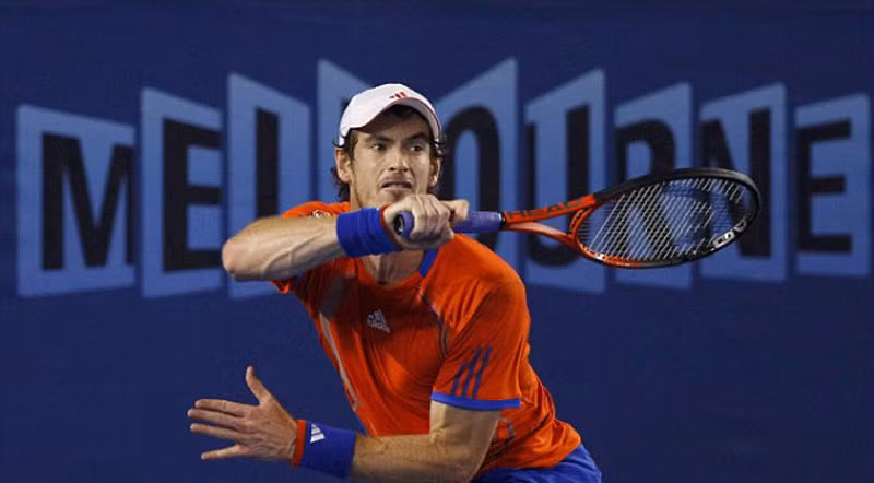 Set 3, các khán giả ngả mũ với Murray. Anh khiến Djokovic mặt thất thần sau loạt tie-break. Murray dẫn trước nhưng bị Djokovic cầm hòa 3-3, tuy nhiên một cú ace, một tình huống đánh trả xuất sắc với một pha thuận tay giúp Murray thắng 7-6. Tỷ số là 2-1 cho Murray