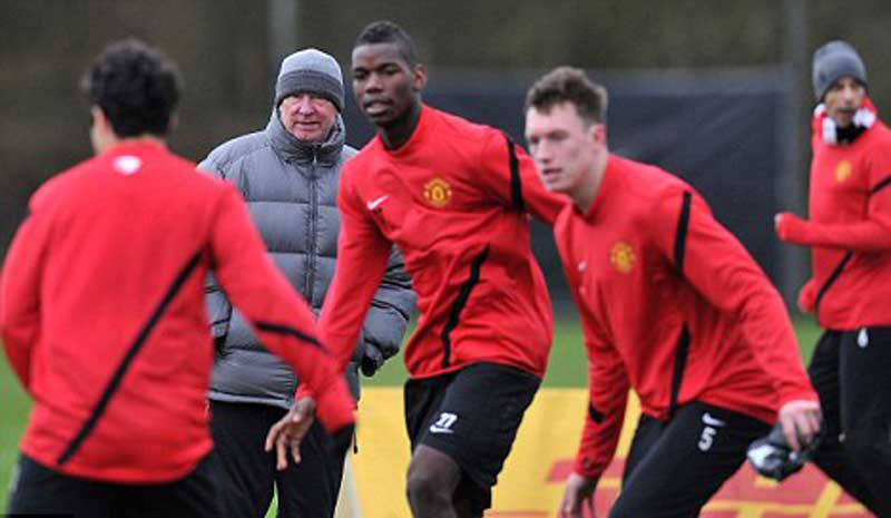 3. Trận derby thành Manchester trong khuôn khổ giải Ngoại hạng đã được dời sang thứ Hai ngày 30/4 tới. Thay đổi so với lịch ban đầu (28/4) là do kênh Sky Sports muốn trận đấu có thể chiếu được trên truyền hình vệ tinh. Phía Manchester United cũng đã công bố lịch thi đấu Premier League được chỉnh sửa của họ, và không một trận nào của Quỷ Đỏ diễn ra trong ngày thứ Bảy.