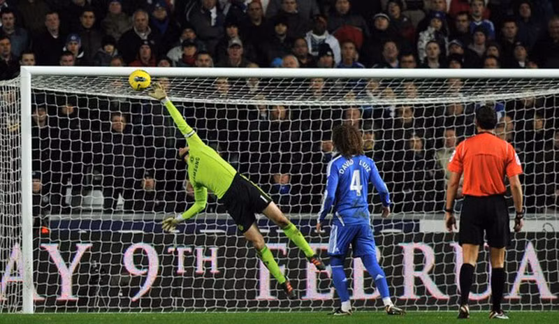 Chelsea suýt nữa thua thêm nếu Cech không bay người hết cỡ để bảo vệ cầu môn Chelsea suýt nữa thua thêm nếu Cech không bay người hết cỡ để bảo vệ cầu môn