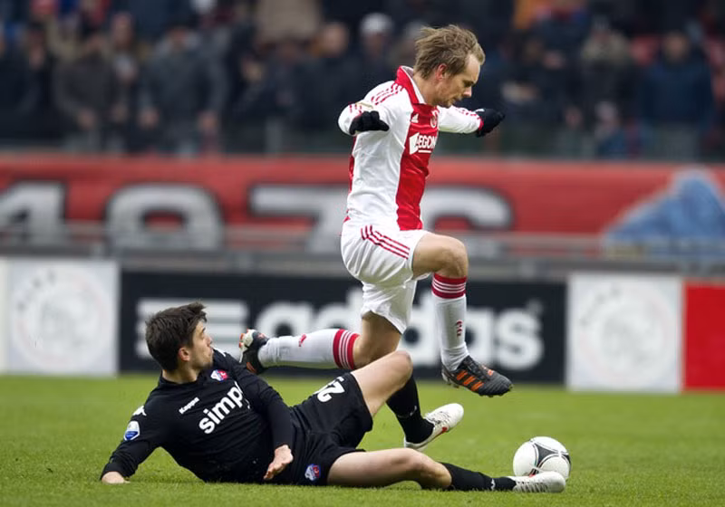 Với chuyến thăm của Manchester United, Ajax sẽ phải thi đấu mà không có một số thành viên của đội 1 trong bối cảnh chấn thương tiếp tục gây ra thiệt hại cho HLV Frank De Boer.