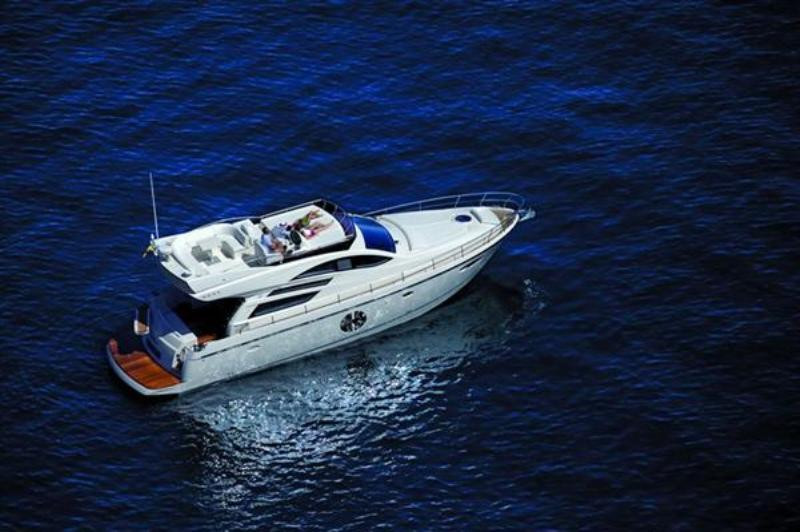 Theo luật quốc gia, mọi tàu thuyền chạy bằng động cơ có chiều dài hơn 4m đều yêu cầu người lái phải có chứng chỉ năng lực quốc tế ICC. Valdes và Del Horno hiện đã bị tòa án gửi trát, nhưng hai người không bị bắt giữ.