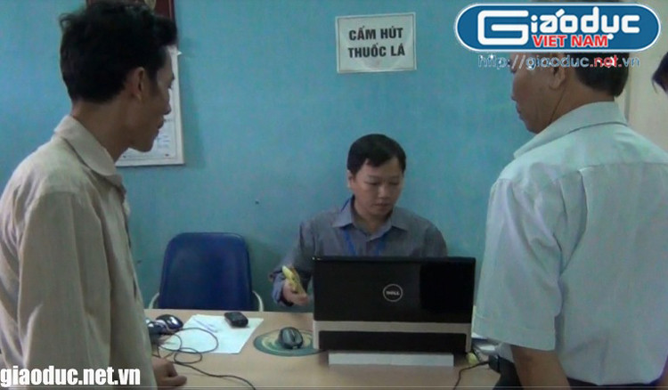 Liệt sĩ kêu bị thương từ bụng trở xuống, mất cả hai chân thì không thể đứng được. “Tướng quân” nói: “Cứ đi, đi cho đến khi nào ngã lăn ra thì chỗ ngã ra là phần mộ! Ngay khi "tướng quân" vừa dứt lời, chỉ nghe thấy đầu dây bên kia “ối” một tiếng như là ai vừa ngã ra vậy, rồi mất tín hiệu! - Thành công rồi, liệt sĩ ngã ra chỉ mộ rồi đấy - “tướng quân” vui mừng. Tiến sĩ Vũ Thế Khanh, Giám đốc Liên hiệp UIA thông báo, cuộc khảo nghiệm kết thúc. Ông yêu cầu “nhà ngoại cảm” cùng đoàn cán bộ xuống tầng 2.