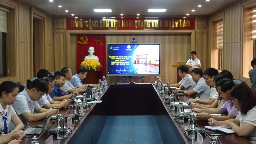 Trường Cao đẳng Việt - Hàn phối hợp với VNPT Quảng Ninh tổ chức Hội thảo “Chuyển đổi số và ứng dụng công nghệ thông tin trong giáo dục nghề nghiệp”. (Ảnh: CTV) Trường Cao đẳng Việt - Hàn phối hợp với VNPT Quảng Ninh tổ chức Hội thảo “Chuyển đổi số và ứng dụng công nghệ thông tin trong giáo dục nghề nghiệp”. (Ảnh: CTV)