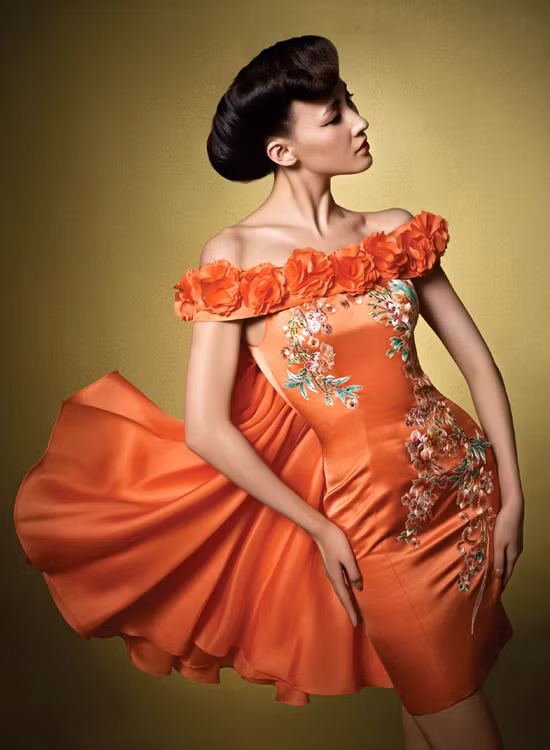 Đầm cocktail màu cam nóng bỏng và sang trọng