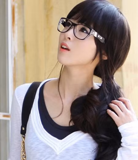 Bạn cũng có thể buộc lệch táo sang một bên để tạo sự dễ thương, trẻ trung và hồn nhiên...