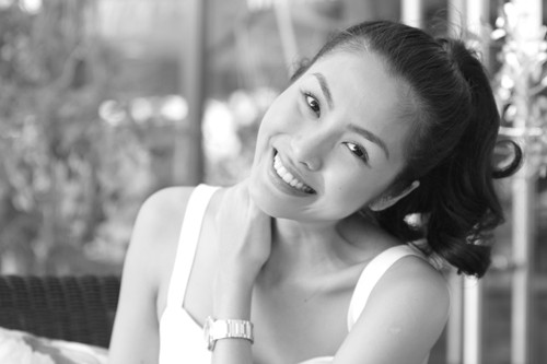 Sở hữu vẻ đẹp tinh khôi, nụ cười sáng bừng...