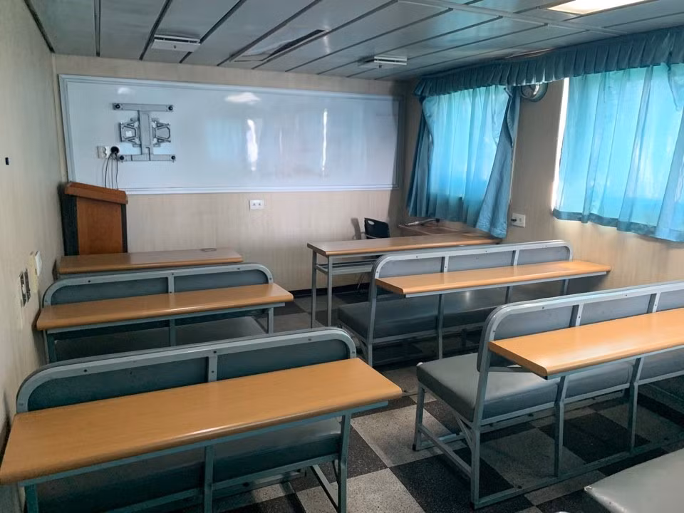 Phòng học trên tàu Hannara (Ảnh: CTV) Phòng học trên tàu Hannara (Ảnh: CTV)