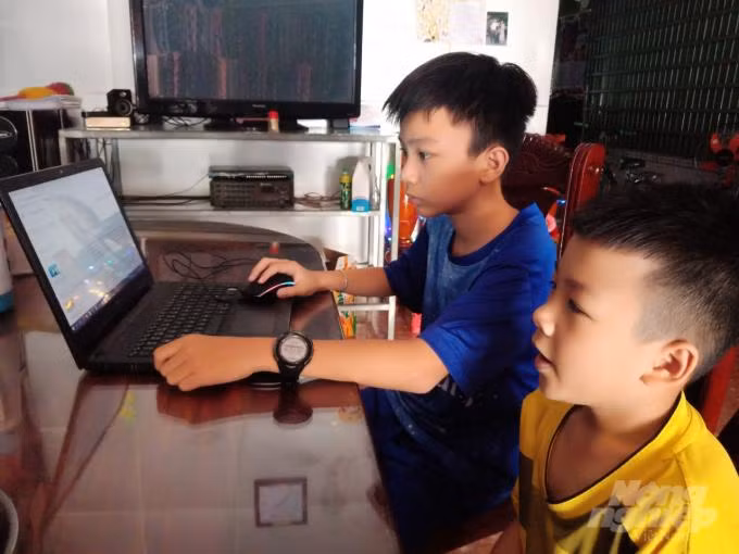Học sinh tiểu học ở Cà Mau sẽ dừng học trực tuyến từ tuần tới (ảnh minh họa: nongnghiep.vn) Học sinh tiểu học ở Cà Mau sẽ dừng học trực tuyến từ tuần tới (ảnh minh họa: nongnghiep.vn)