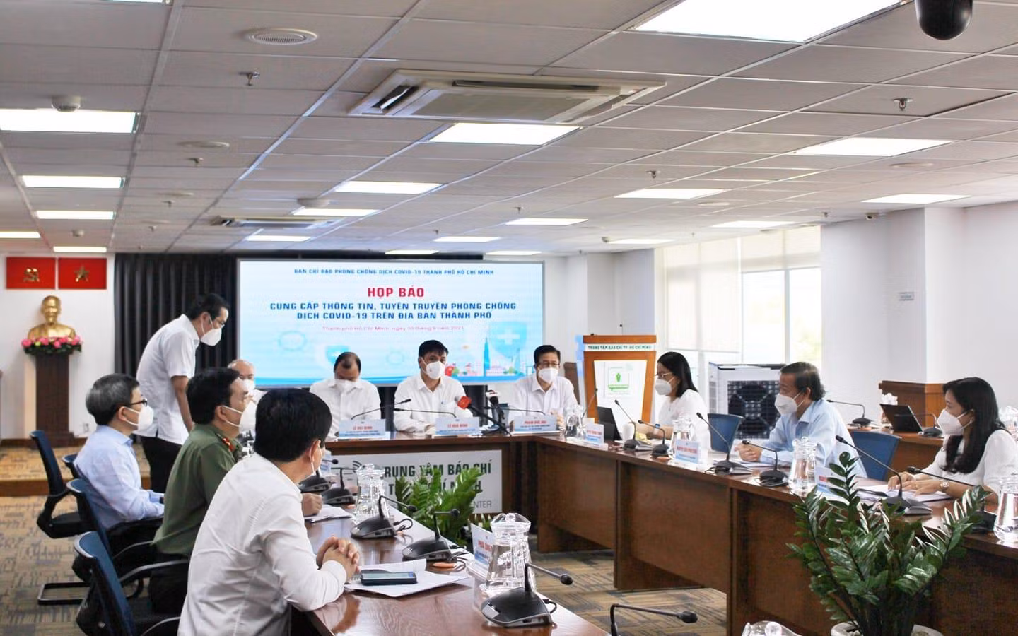 Buổi họp báo thông tin về tình hình dịch Covid-19 tại Thành phố Hồ Chí Minh sáng ngày 30/9 (ảnh: P.L) Buổi họp báo thông tin về tình hình dịch Covid-19 tại Thành phố Hồ Chí Minh sáng ngày 30/9 (ảnh: P.L)