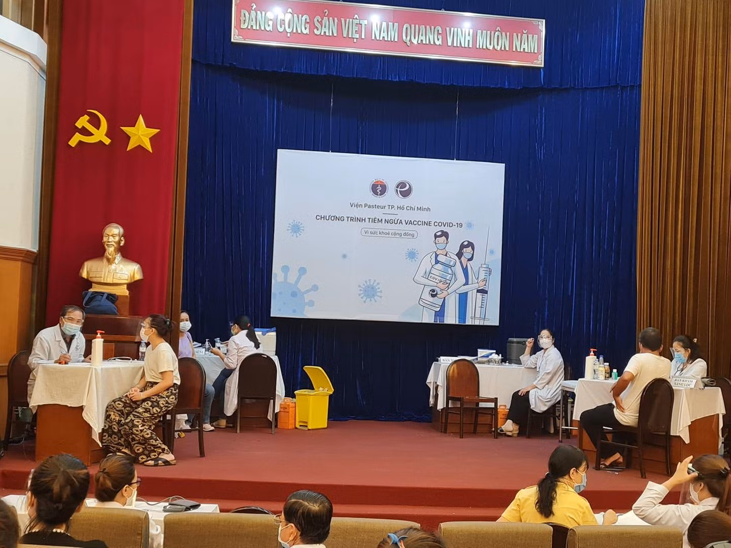 Hoạt động tiêm vắc xin phòng ngừa Covid-19 tại Thành phố Hồ Chí Minh (ảnh minh họa: P.L)