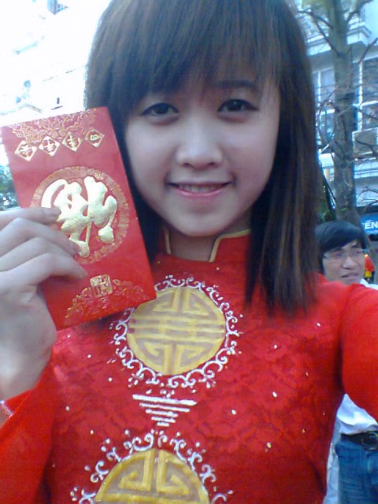 Hà Thị Thúy Hằng là người thân thiện luôn vui vẻ và hài hước
