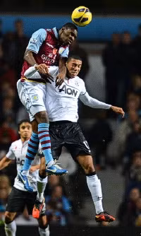 4. Chris Smalling – chuyên gia phá bóng thượng hạng: Sai lầm trong tình huống để Betenke chuyền được là đáng trách, nhưng còn lại Smalling đã có một trận đấu rất tốt ở việc phòng ngự. Anh đặc biệt có 14 lần phá bóng ra khỏi khu 16m50 Man Utd, trong đó 9 lần được chuyển thành các pha phản công.