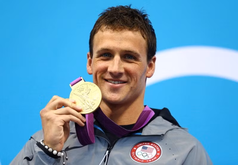 43. Ryan Lochte – Bơi: Lochte tới London với kỳ vọng rằng anh sẽ là “Michael Phelps mới”. Dù anh không đạt tới mức độ của Phelps, Lochte vẫn có 5 huy chương với 2 Vàng ở nội dung 400m tiếp sức và 800m tự do, 2 Bạc ở nội dung 200m tiếp sức và 400m tự do, cùng 1 Đồng ở nội dung bơi ngửa 200m. 43. Ryan Lochte – Bơi: Lochte tới London với kỳ vọng rằng anh sẽ là “Michael Phelps mới”. Dù anh không đạt tới mức độ của Phelps, Lochte vẫn có 5 huy chương với 2 Vàng ở nội dung 400m tiếp sức và 800m tự do, 2 Bạc ở nội dung 200m tiếp sức và 400m tự do, cùng 1 Đồng ở nội dung bơi ngửa 200m.