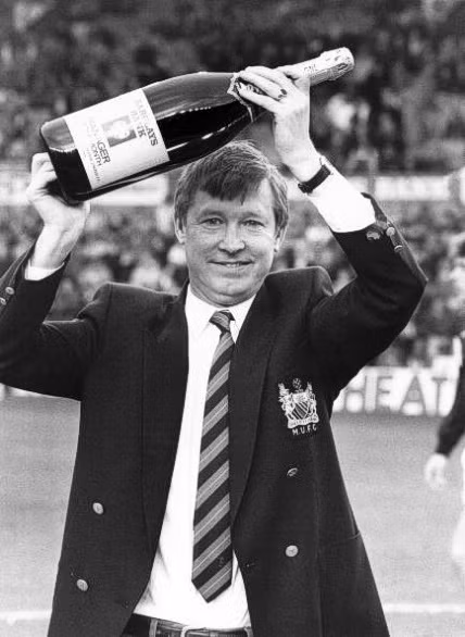Tháng 2/1989. Alex Ferguson giành danh hiệu HLV của tháng đầu tiên trong sự nghiệp của ông. Fergie đưa Man Utd từ chuỗi 9 trận không thắng 3 tháng trước đó tới vị trí thứ 3 trên BXH và tiệm cận ngôi vô địch vào giữa tháng 2.Xem thêm phần 1. Tháng 2/1989. Alex Ferguson giành danh hiệu HLV của tháng đầu tiên trong sự nghiệp của ông. Fergie đưa Man Utd từ chuỗi 9 trận không thắng 3 tháng trước đó tới vị trí thứ 3 trên BXH và tiệm cận ngôi vô địch vào giữa tháng 2.Xem thêm phần 1.