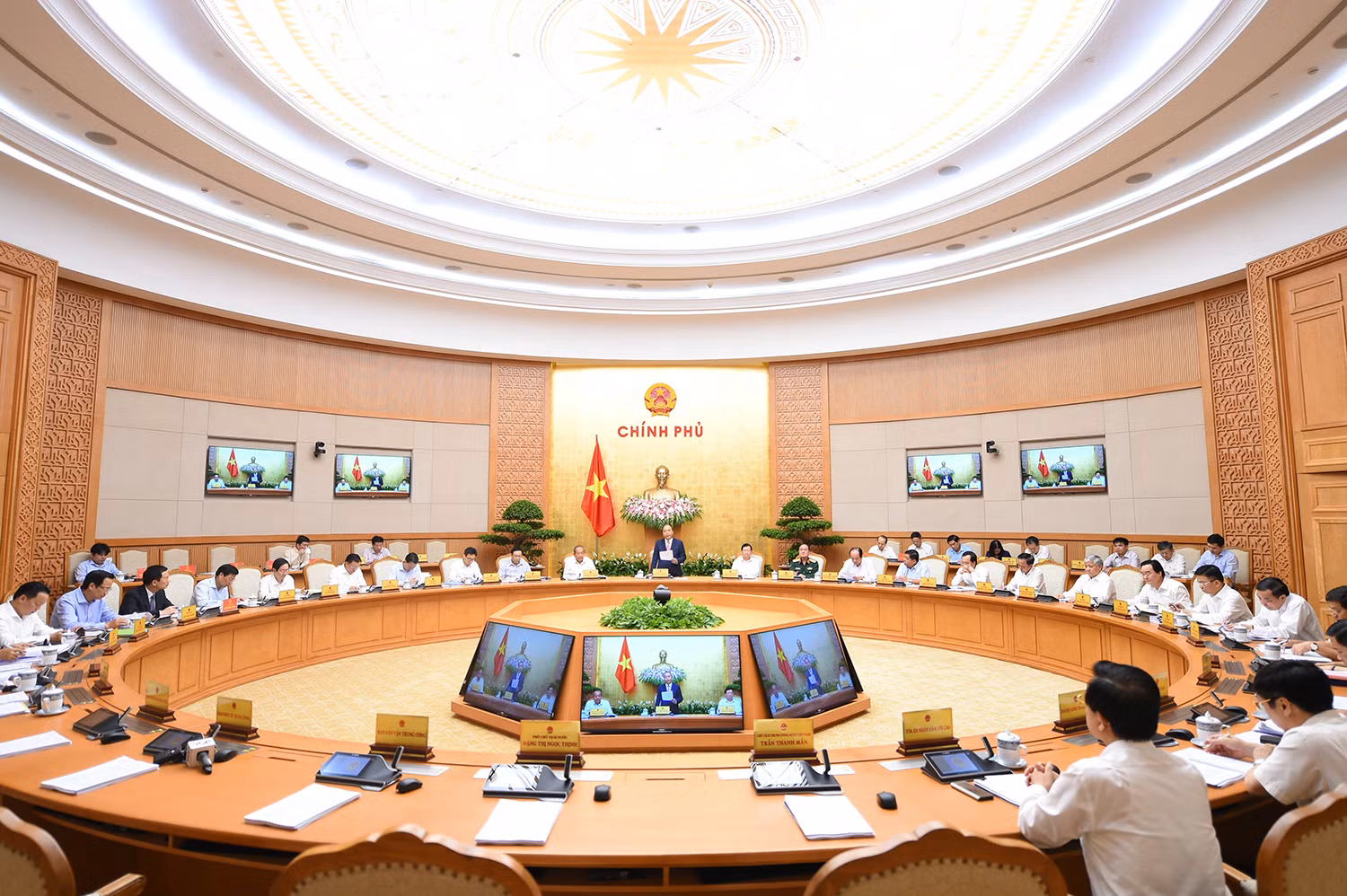 Các thành viên Chính phủ đã thảo luận về nhiều nội dung kinh tế - xã hội quan trọng. (Ảnh: VGP)
