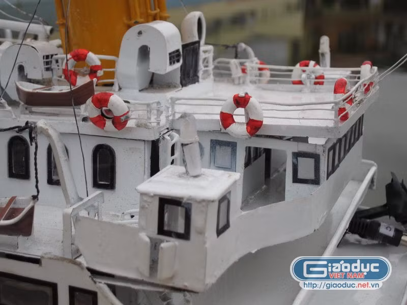 Cận cản buồng lái