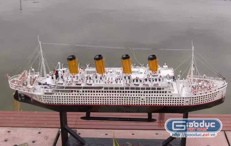 Mô hình tàu Titanic hoàn thiện của Nhà thơ Phạm Xuân Trường