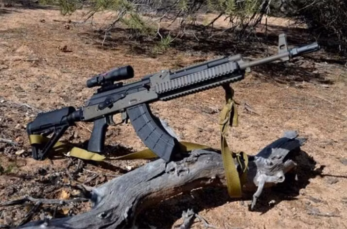 Súng trường tự động Kalashnikov kiểu mới AK-12 Nga