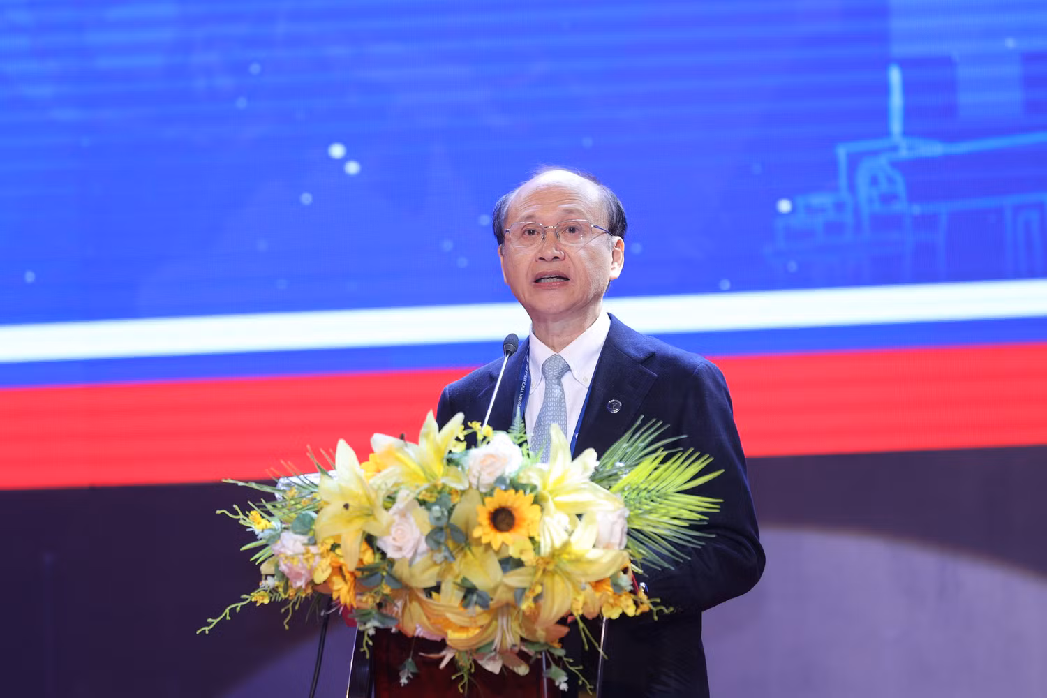 Giáo sư, Tiến sĩ Lê Quang Cường - Nguyên Thứ trưởng Bộ Y tế, Chủ tịch Hội Y học Giáo dục Việt Nam phát biểu.