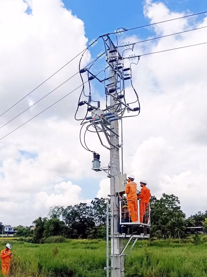 Bac Giangkiem tra ky thuat LBS truoc khi nghiem thu dong dien.jpg