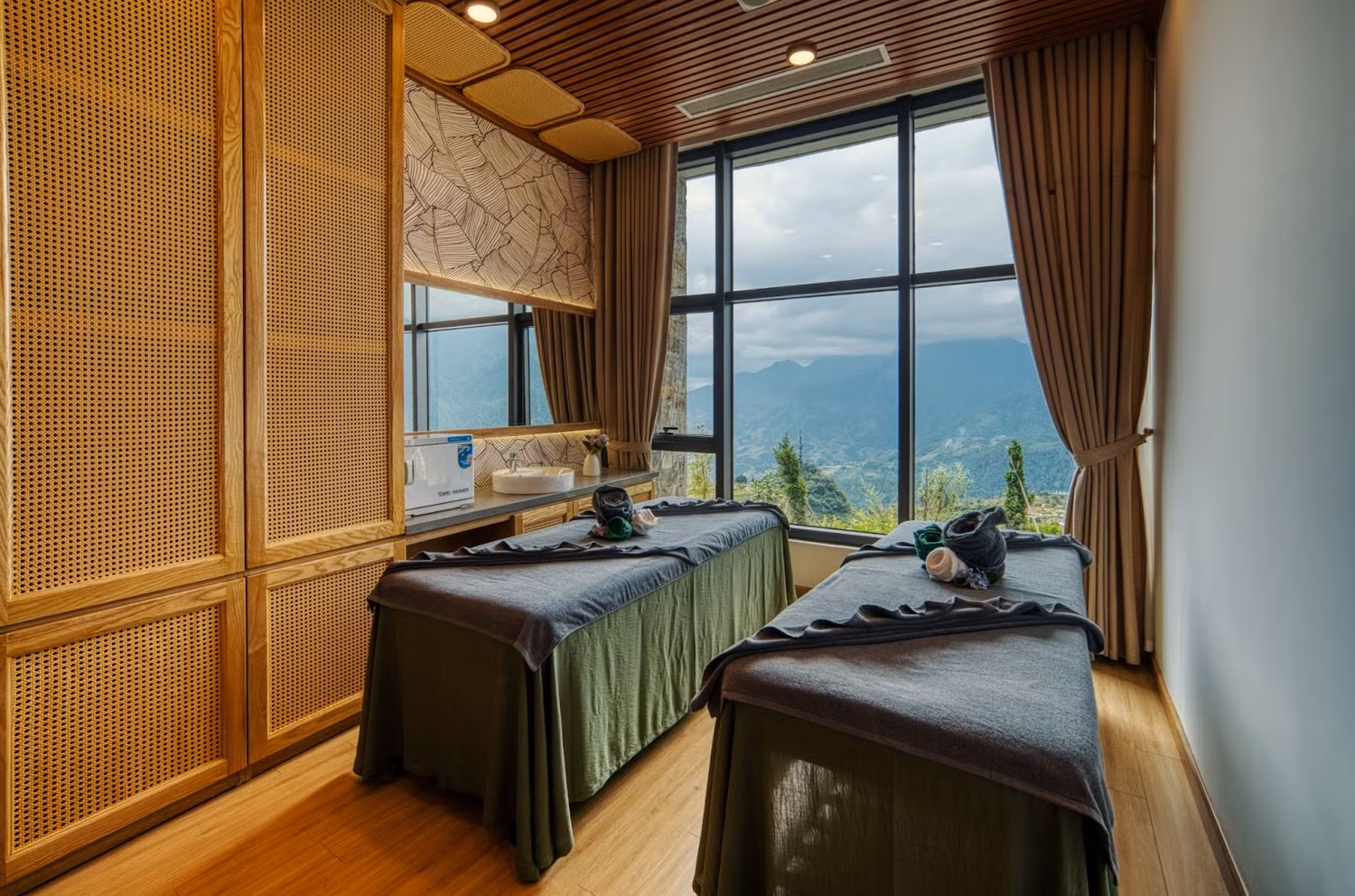 Các phòng spa của Lady Hill có tầm nhìn hướng núi