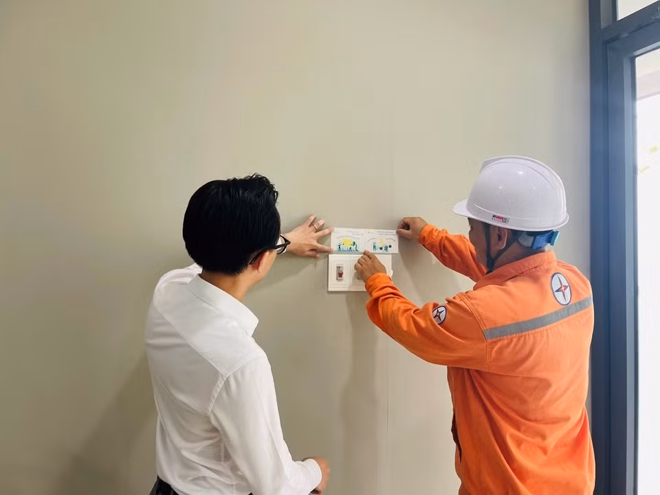 Dán nhãn tiết kiệm năng lượng tại các doanh nghiệp.